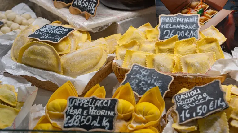 Frankfurt: Dienstags Pasta beim Wochenmarkt Sachsenhausen