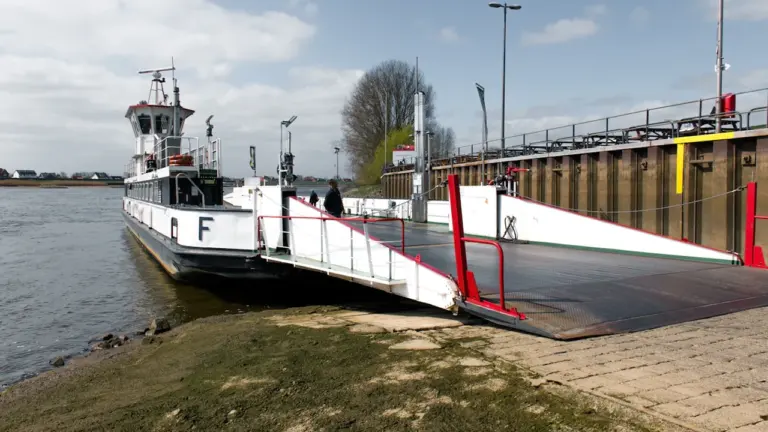 Hamburg heute Abend: Elbfähre und Rückfahrt richtig planen