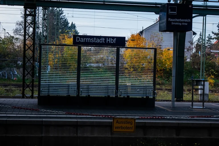 Bahn am 14. August: Verbindung und Gleis vor Abfahrt prüfen