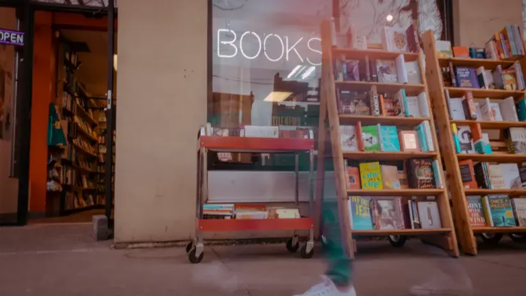 Buchclub-Spaziergang in Ulm: Kostenlos über Bücher reden