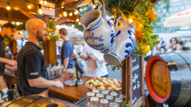 Frankfurter Apfelweinfest: Das erwartet Besucher am Roßmarkt