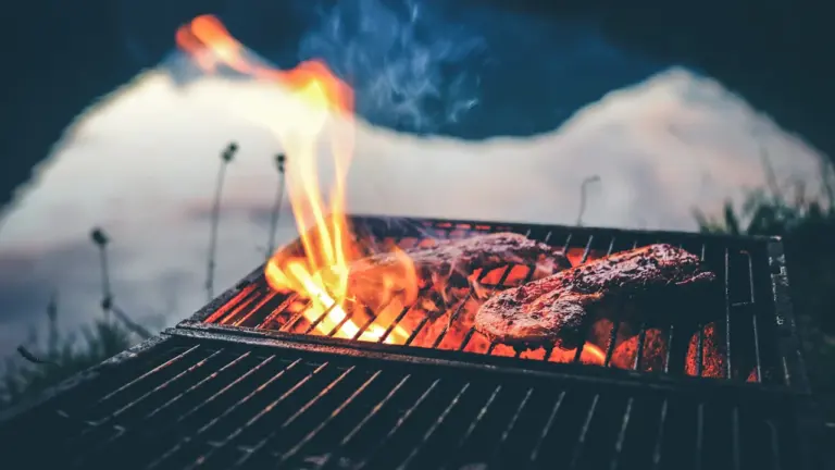 Freitagabend: Vor dem Grillen Warnungen und Brandgefahr prüfen