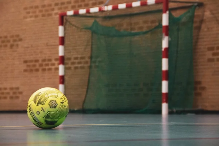 Gratis in Paderborn: Kinder bauen eigenen Tischkicker