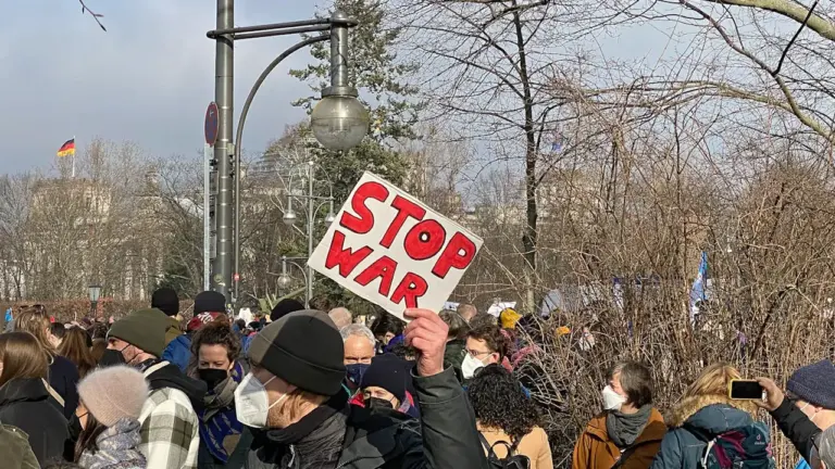 Großdemonstration: Sperrungen im Berliner Regierungsviertel