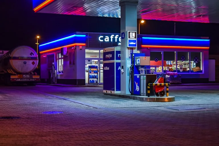 Günstiger tanken: Wann sich der Vergleich am Abend lohnt