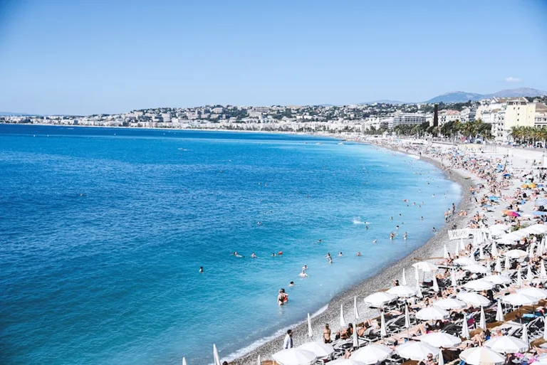 Hitzewelle in Südeuropa: Was Urlauber jetzt tun sollten
