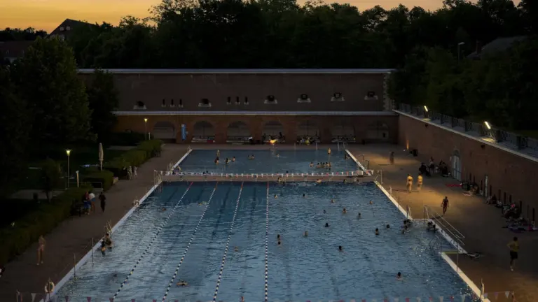 Ingolstadt: Heute länger ins Freibad – auch vom Zehnmeterbrett