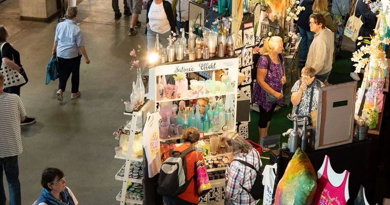 Kölner Creativ Sommer: 120 Aussteller unterm Stadiondach