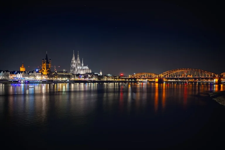 Kölner Lichter 2026: Sperrungen, Parken und Anreise