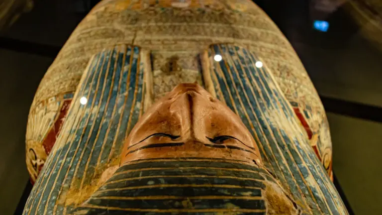 Mannheim: Ägypten-Schau mit Blick in den Mumiensarg