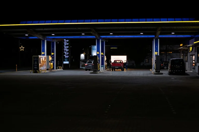 Spritpreise im August: Abends tanken und sparen