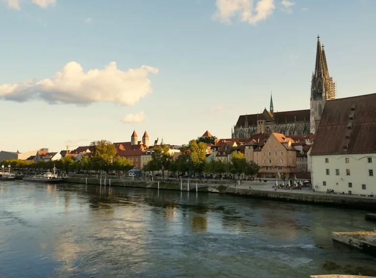 Von Drachen, Krabben und einem blauen Esel: Regensburg am 25. August