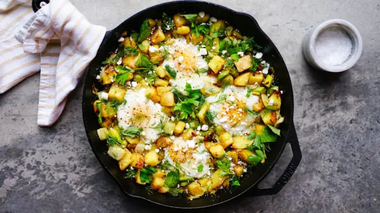 Zucchini-Pfanne mit Kirschtomaten und Feta: August-Rezept