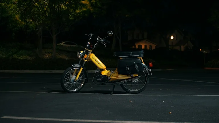 E-Scooter am Abend: Warum das Auto kein Vergleichsmaßstab ist