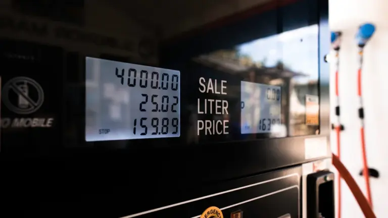 Spritpreise 2026: Warum Diesel und Benzin heute schwanken