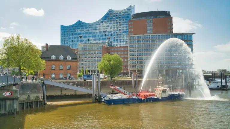 Hamburg: Technik-Workshop führt vom Himmel bis zum Hafen