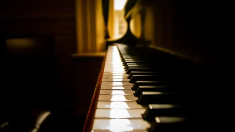 Hitchcocks „The Lodger“: Stummfilmabend mit Live-Piano in Paderborn