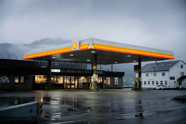 Tankpreise vergleichen: Wann sich ein Umweg wirklich lohnt